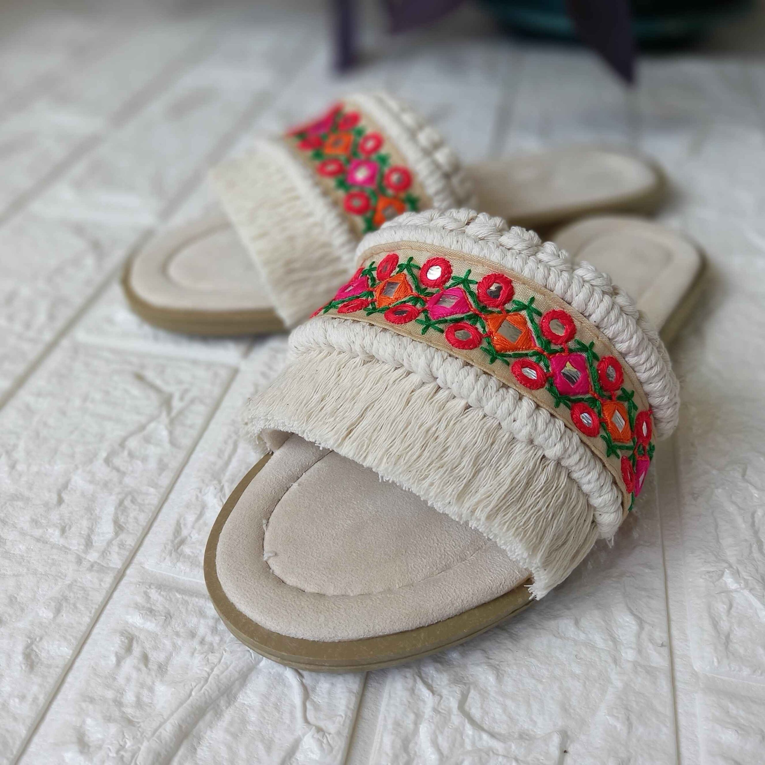 Cream Macramé Boho Chic Slippers – Handgemaakt Model