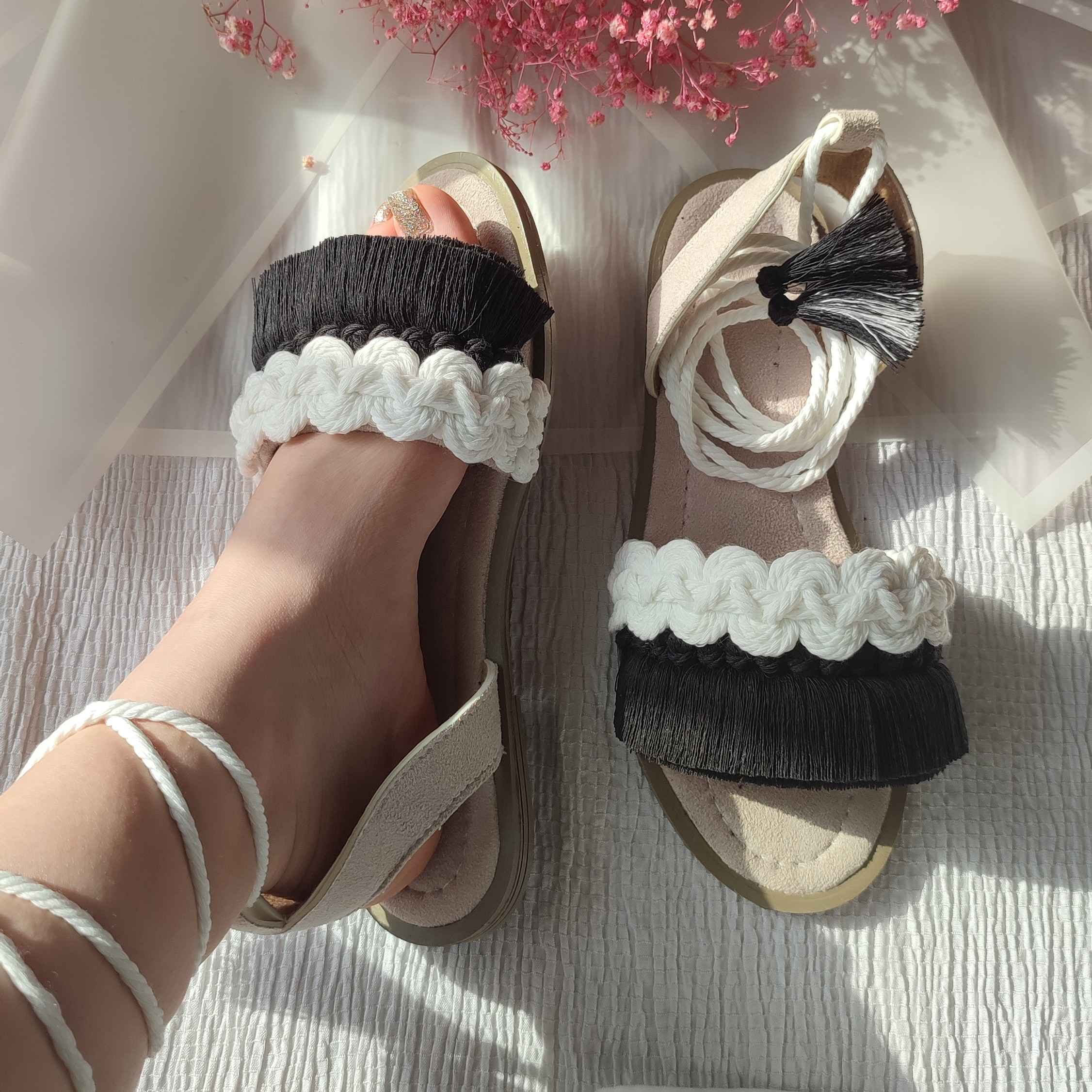 Macramé Sling Back Sandalen Handgemaakt Model Zwart & Wit