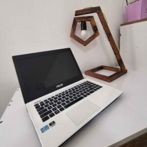Minimalistische Houten Bureaulamp – Ideaal voor Lezen