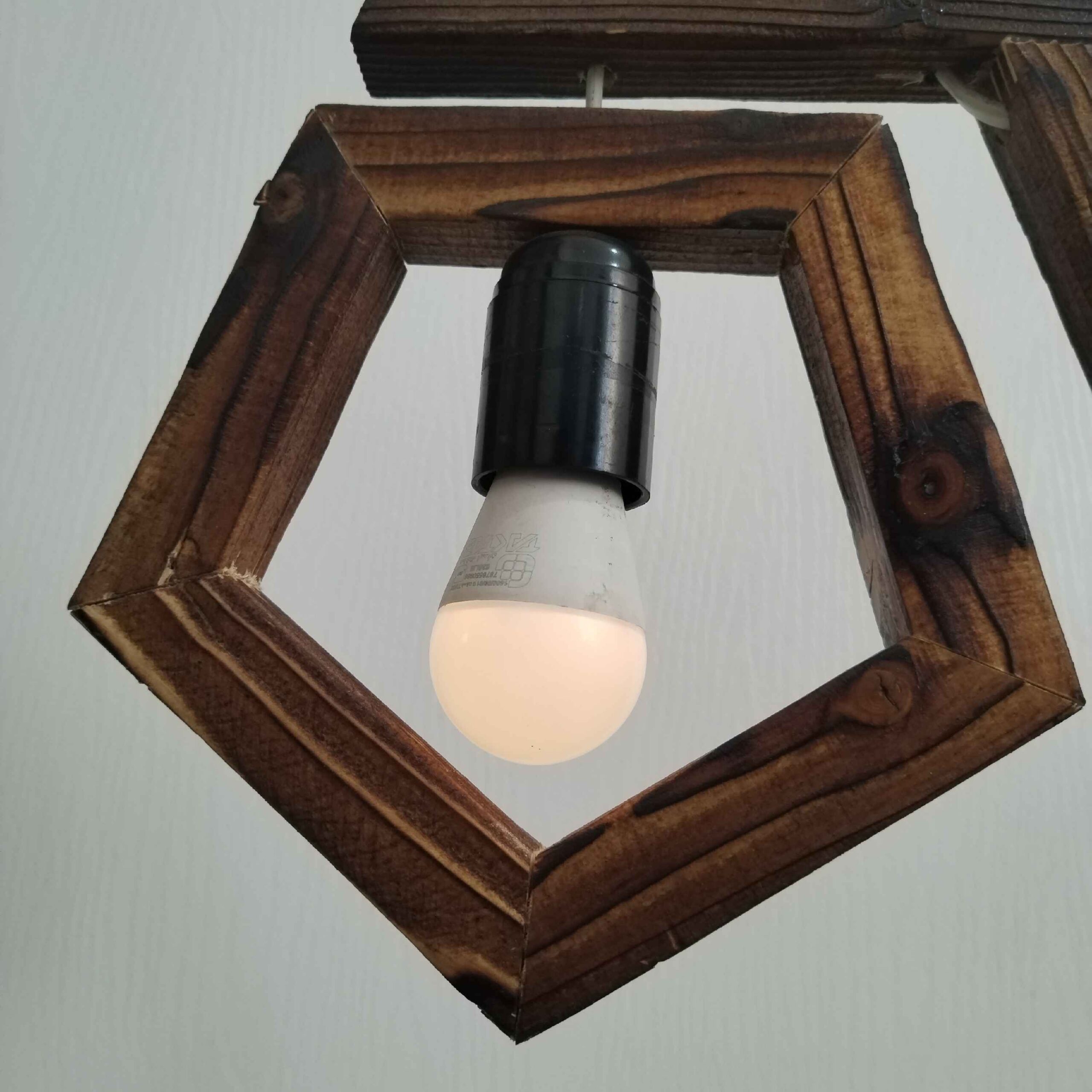 Minimalistische Houten Bureaulamp – Ideaal voor Lezen