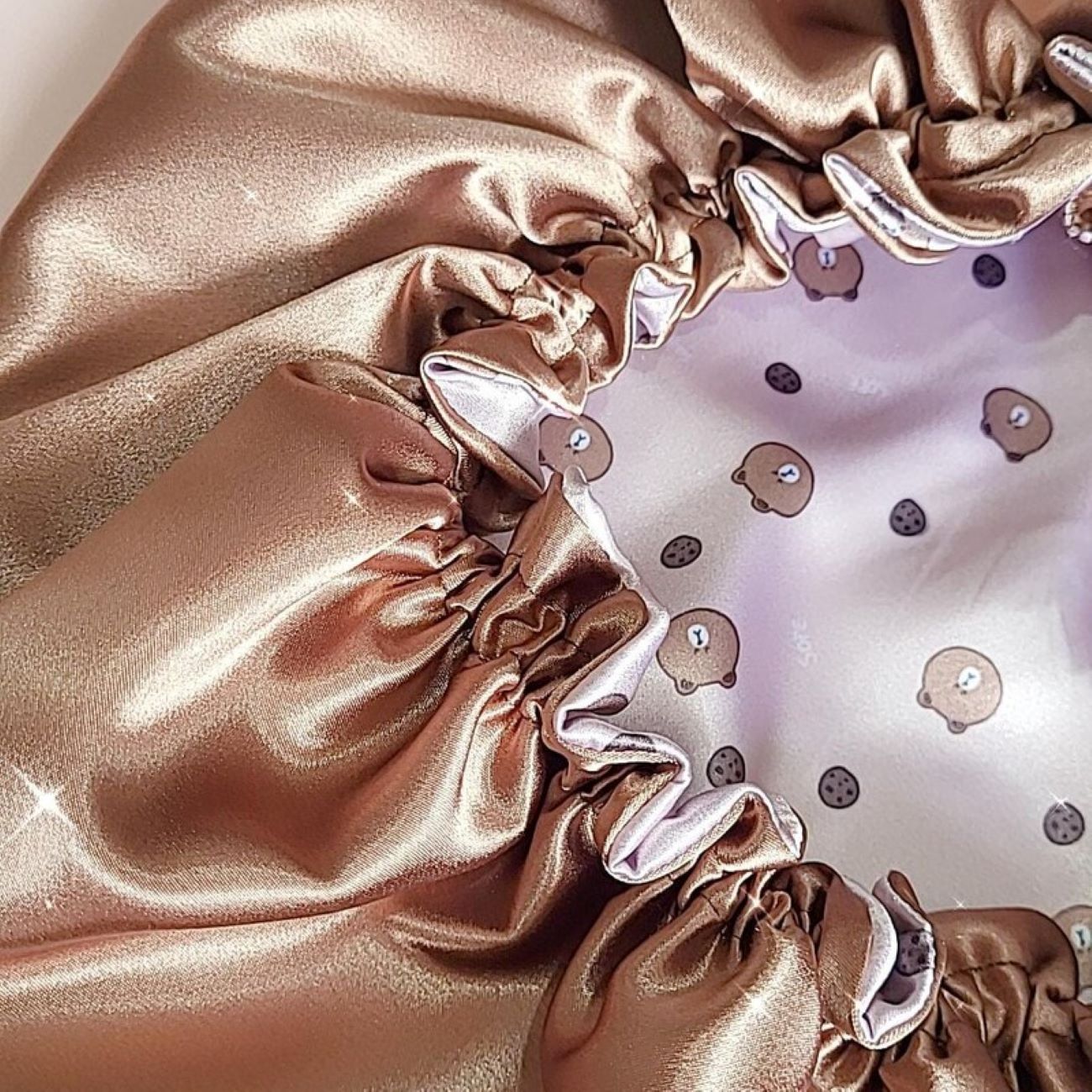 Luxe Satijnen Slaaphoed – Lila Teddybeer Motief
