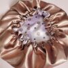 Luxe Satijnen Slaaphoed – Lila Teddybeer Motief