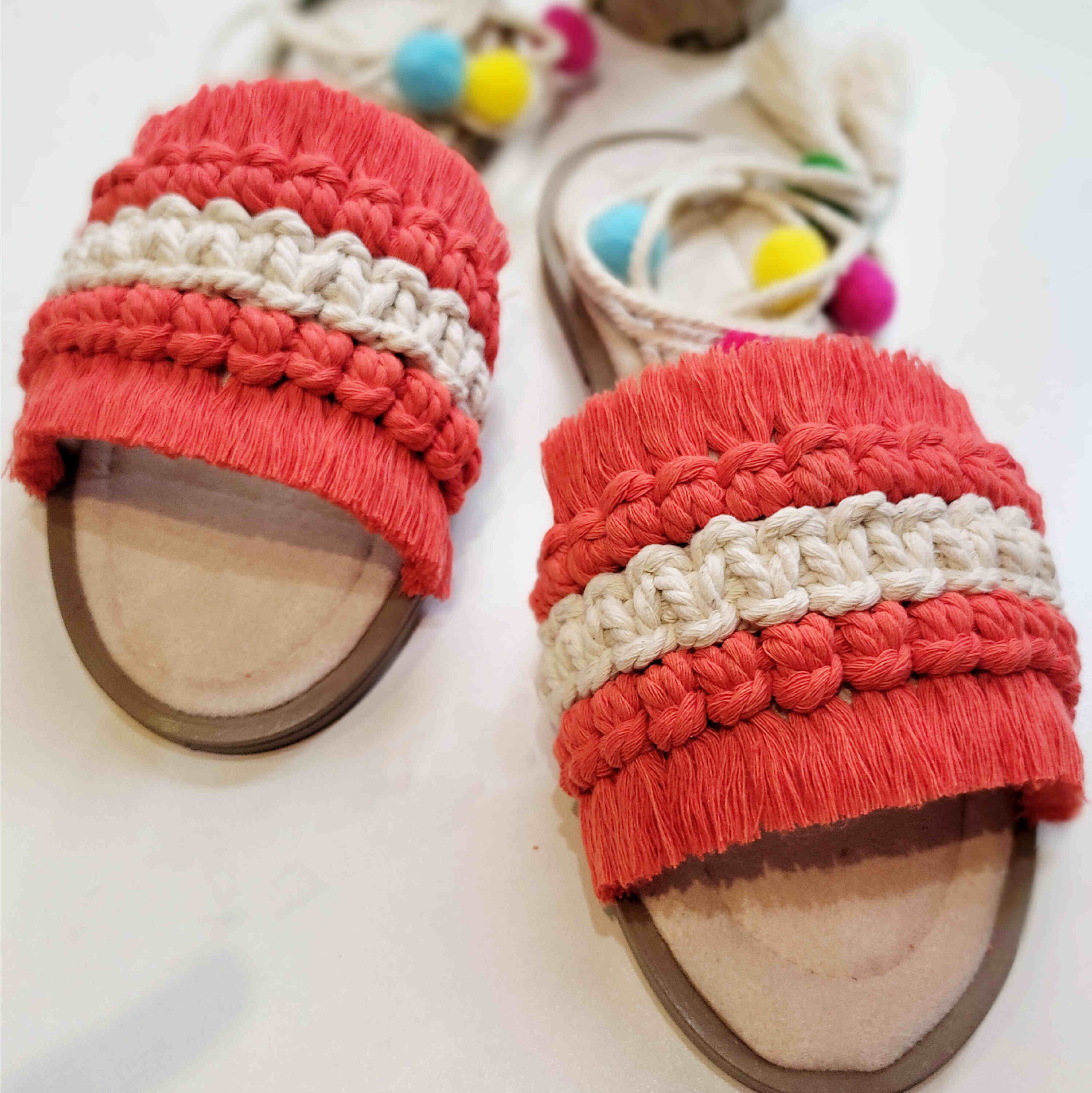 Dames Macramé Sling Back Sandalen Handgemaakt Model Pom Pom