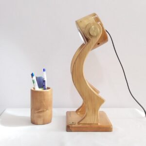 Vrolijke Houten Verstelbare Bureau Leeslamp met Potloodhouder
