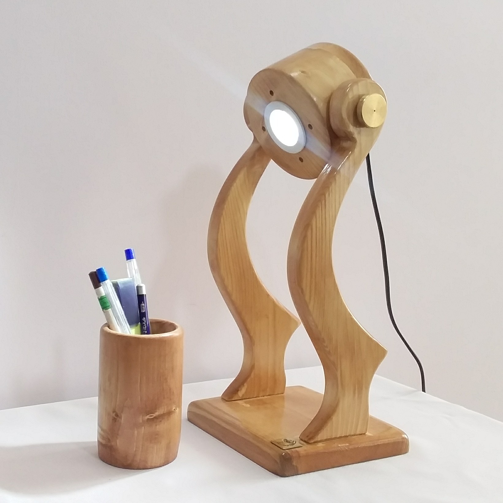 Vrolijke Houten Verstelbare Bureau Leeslamp met Potloodhouder
