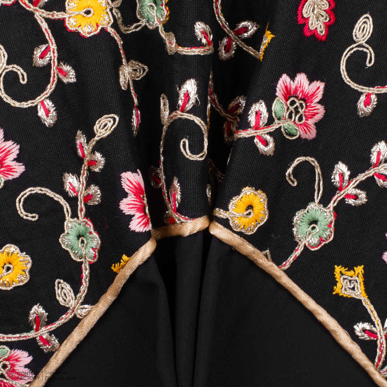 Stijlvolle Zwarte Abaya voor Vrouwen met Bloemontwerp