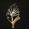 Broche Speld van Metaal met Gouden Blad