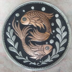 Decoratief Koperen Dienblad – Handgegraveerd met Twee Vissen