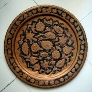 Decoratief Koperen Dienblad – Handgegraveerd met Vogel- & Bloemenmotief