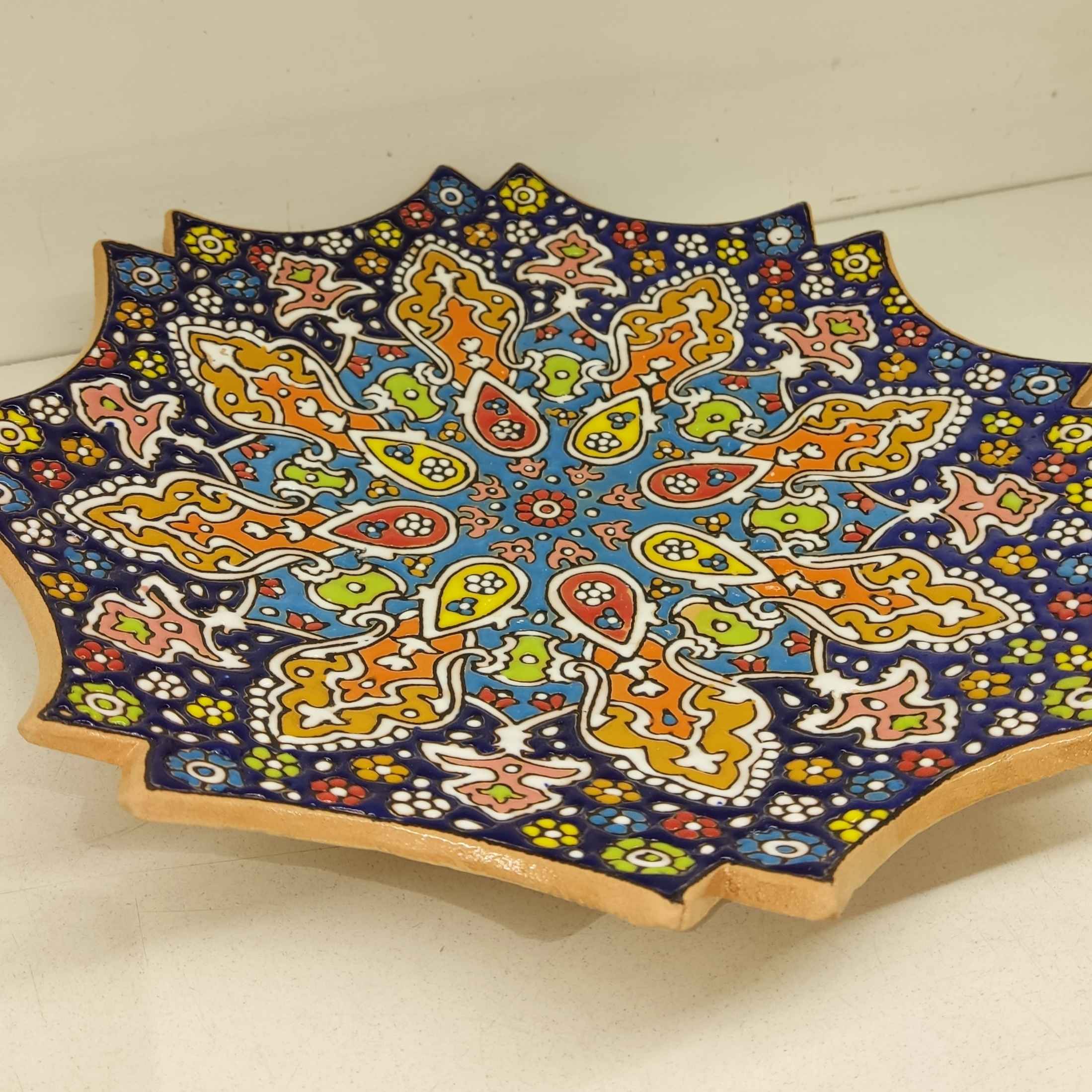 Decoratief Aardewerk Bord met Perzische Minakari Email – Handgemaakt Hadish