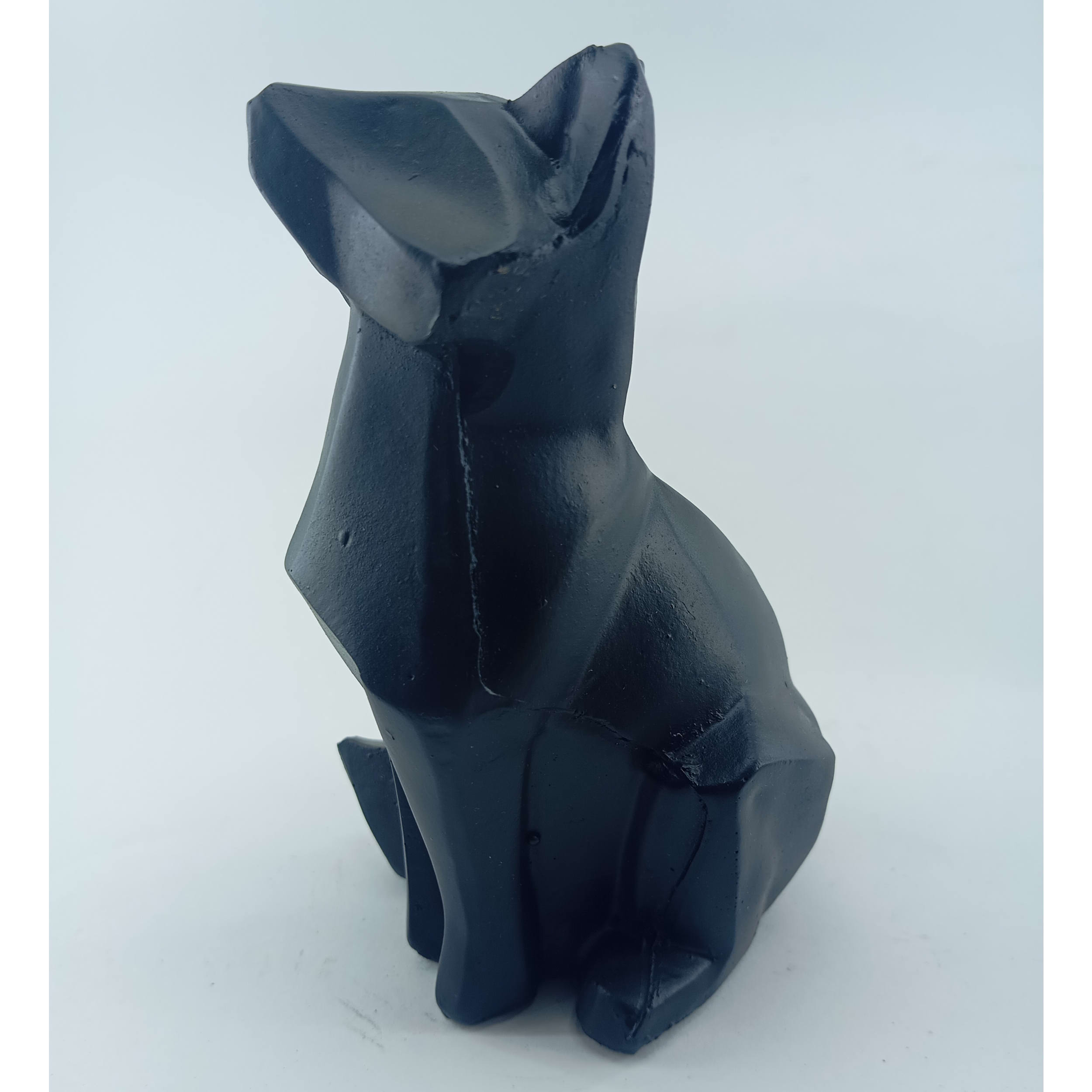 Geometrisch Zittende Zwarte Vos Kubisme Beeld – Moderne Sculptuur