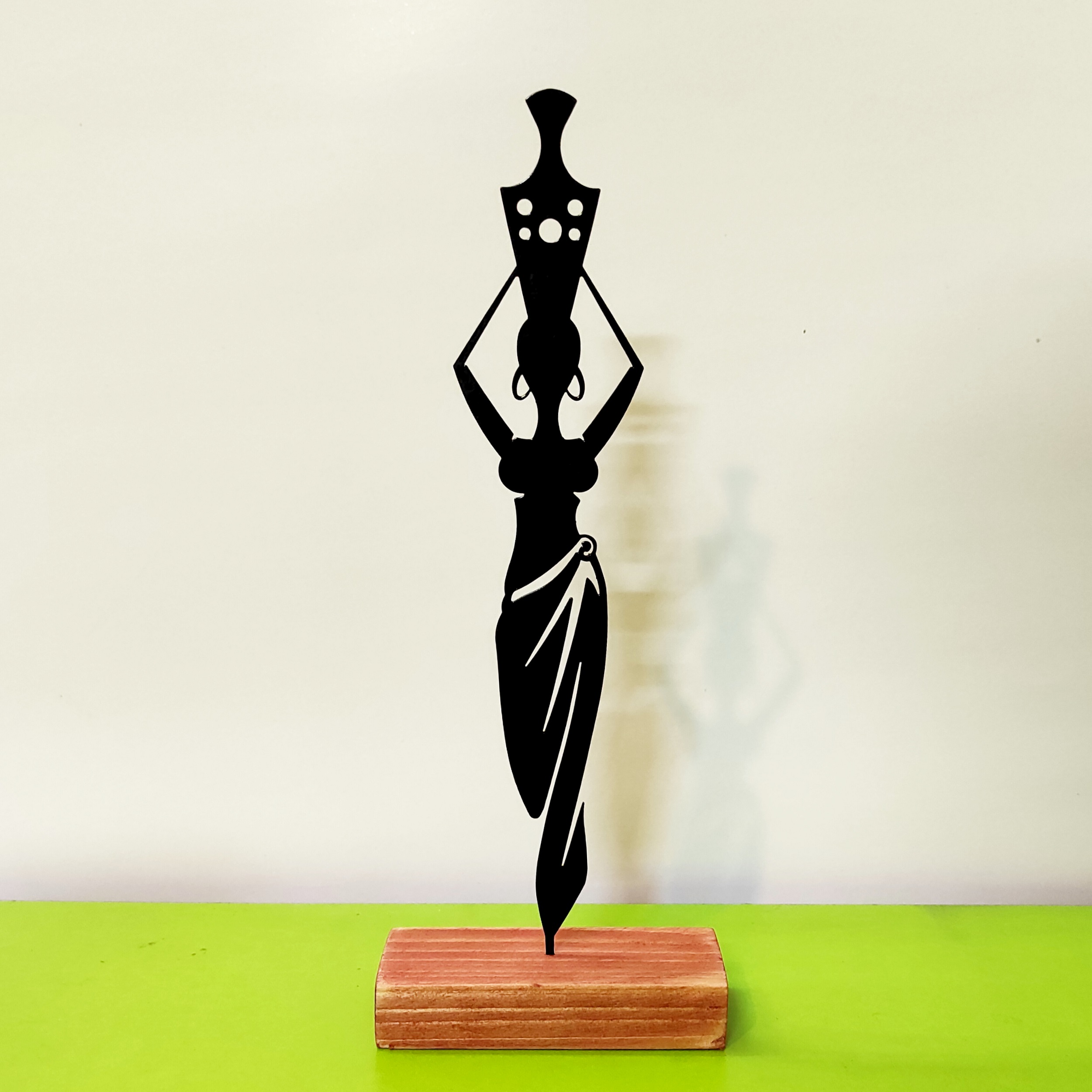Minimalistische Kunstsculptuur – Afrikaanse Vrouw Zwart