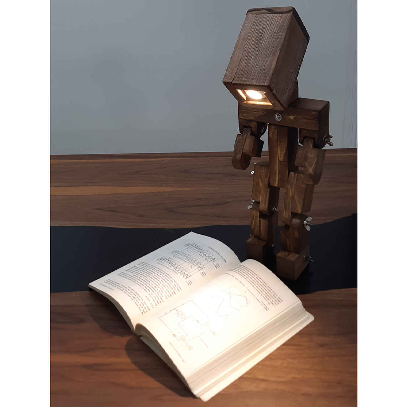 Handgemaakte verstelbare houten robotlamp – Sculpturale decoratie