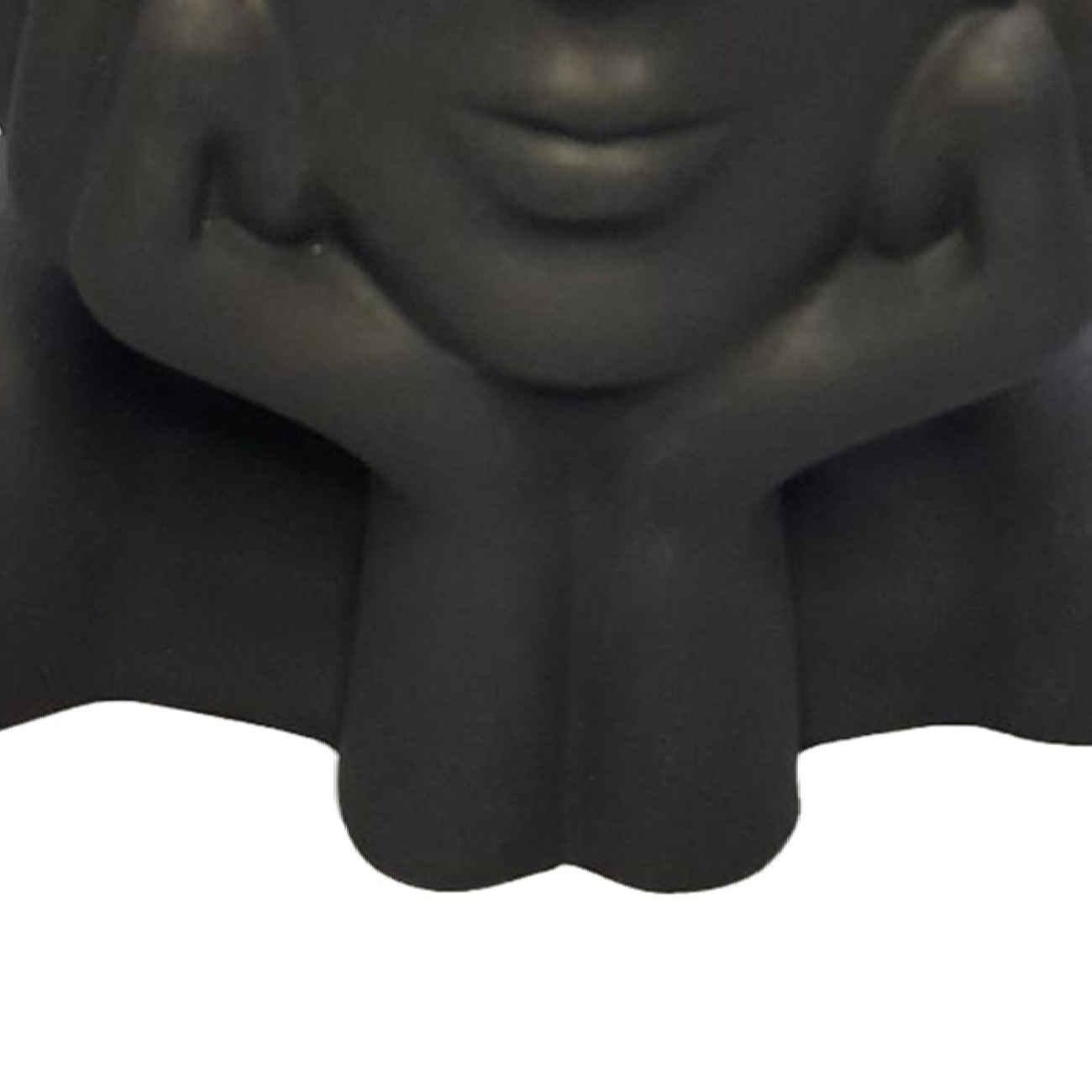 Decoratieve betonnen sculptuurvaas met een sierlijk meisjesmotief, een indrukwekkend modern kunstobject