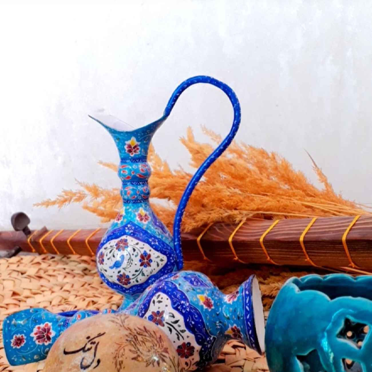 Decoratieve Kan met Perzische Minakari Emaille
