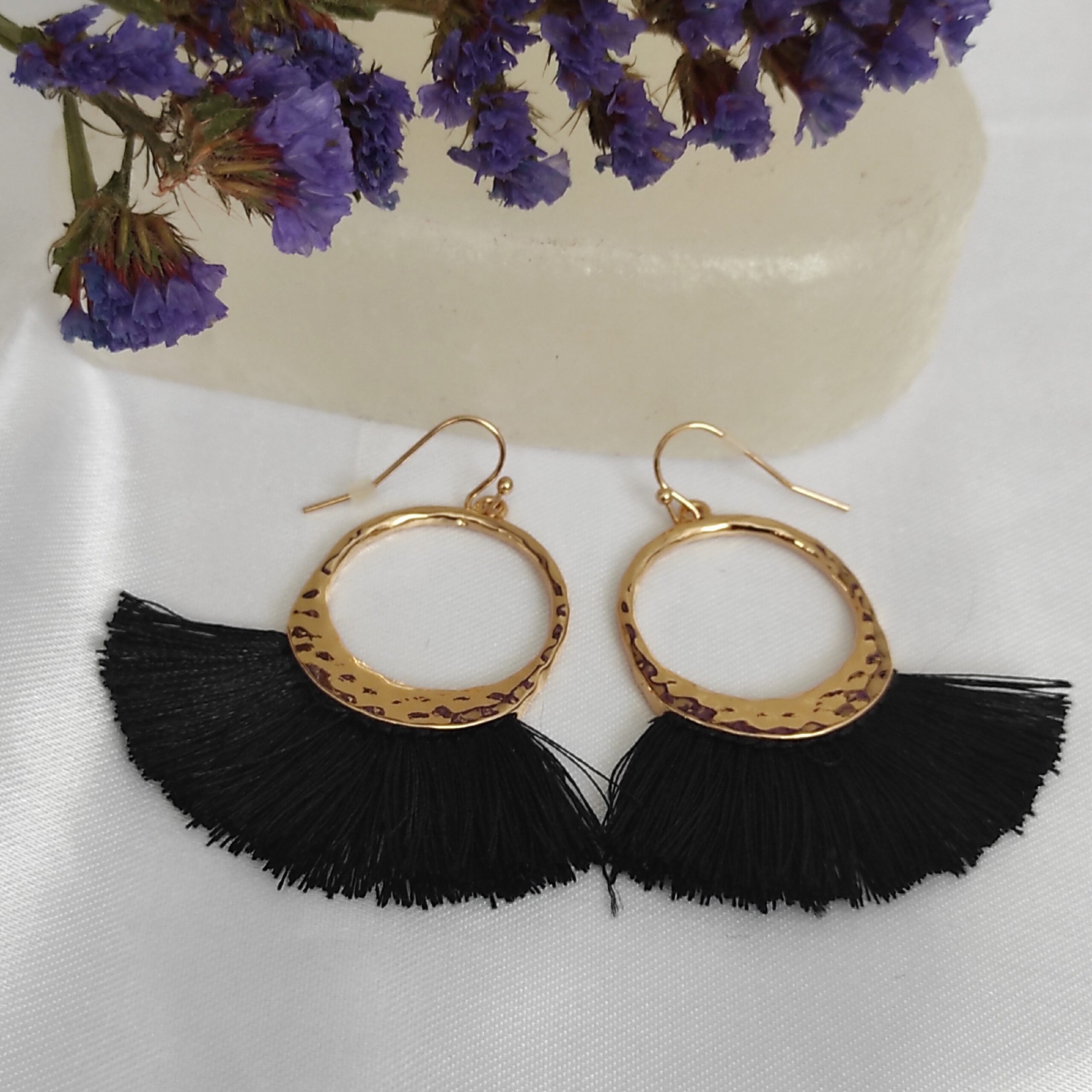 Elegante macramé oorbel rond zwart