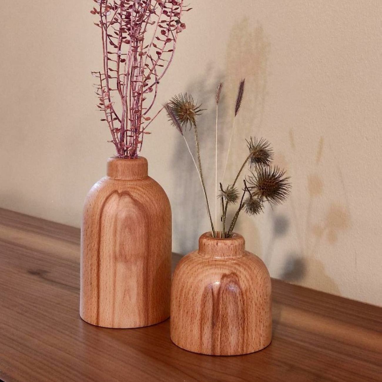 Set van 2 decoratieve houten mini-bloemenvazen, geschikt voor rustieke en moderne interieurstijlen