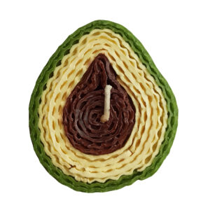Handgemaakte natuurlijke bijenwaskaars met avocado-ontwerp