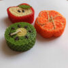 Handgemaakte natuurlijke bijenwaskaars met kiwi-ontwerp