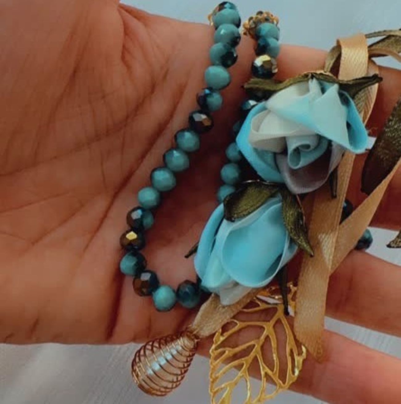 Islamitische geschenkset: decoratieve gebedskralen versierd met lintbloemen