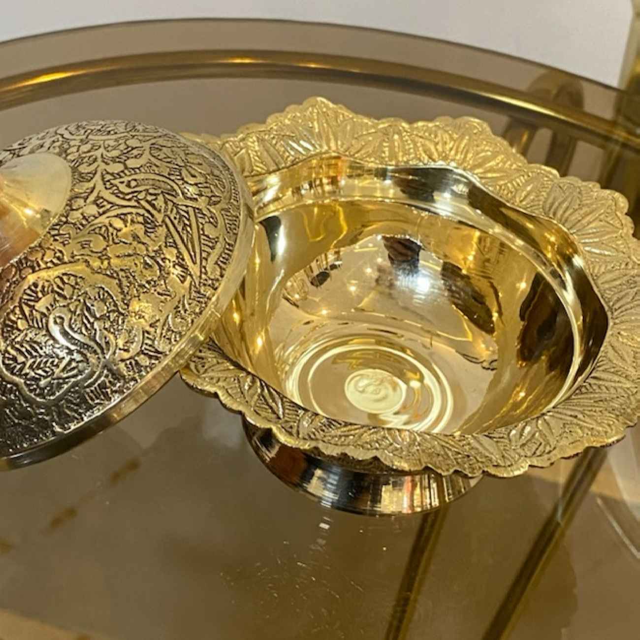 Luxe messing suikerkom met gedetailleerd deksel