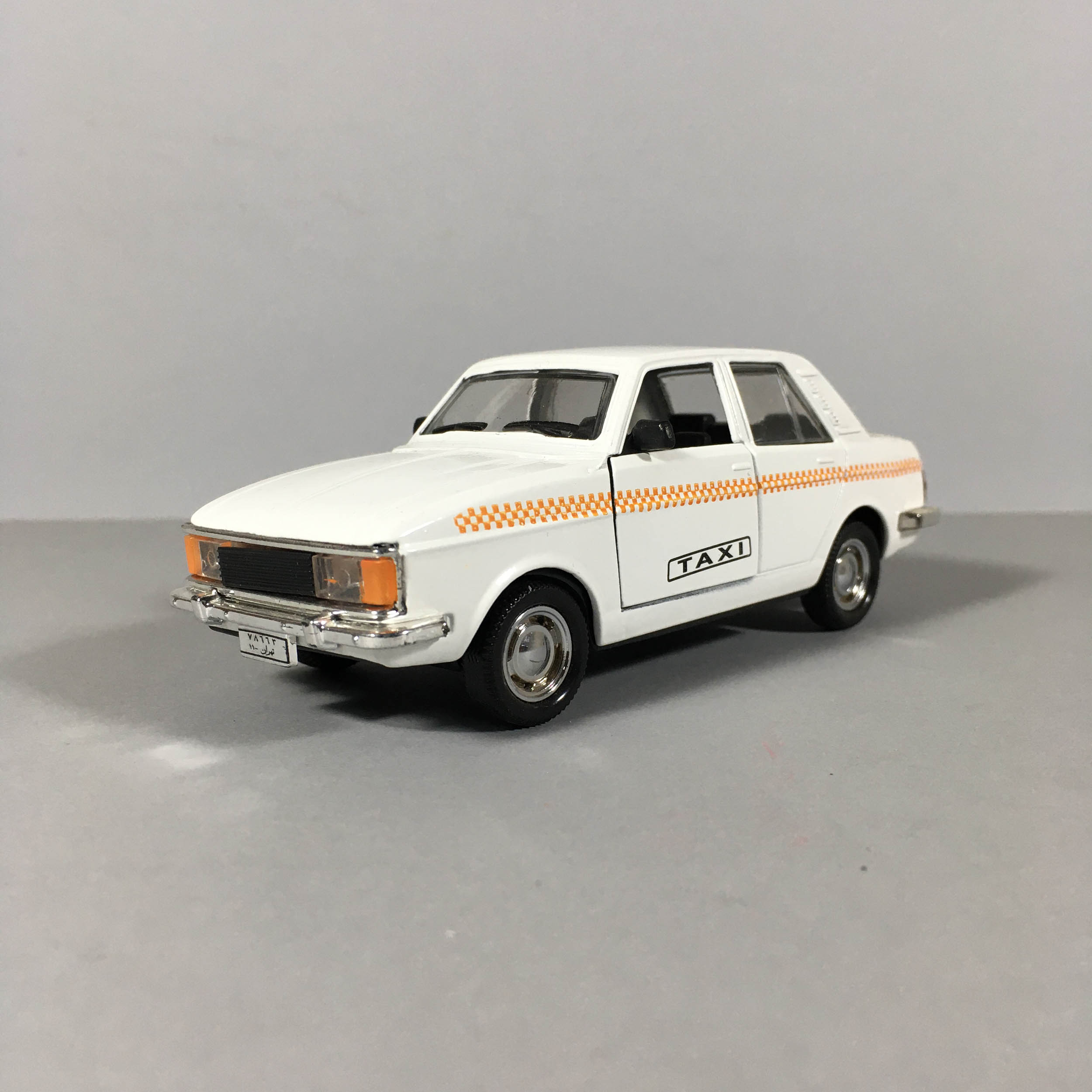 Elegante Paykan speelgoedauto taxi model 1966
