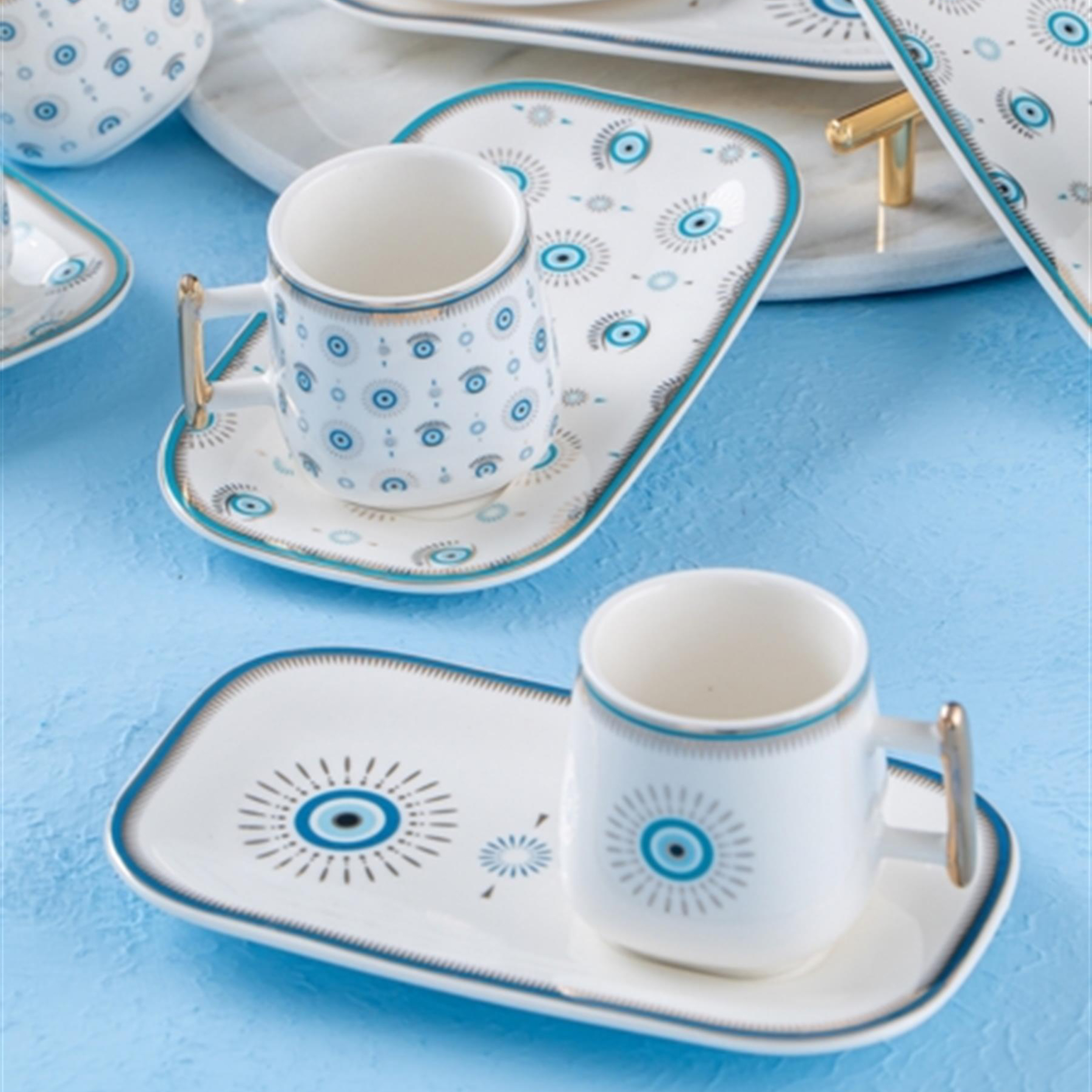 Artistiek Porseleinen Theeservies – Wit Boze Oog