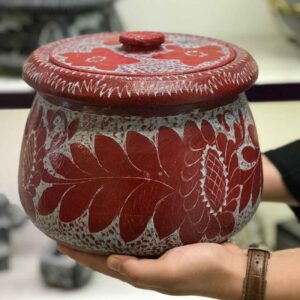 Perzische stenen Dizi-pot voor Abgoosht met bloemmotief