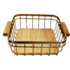 Gouden Draadmand met Houten Basis