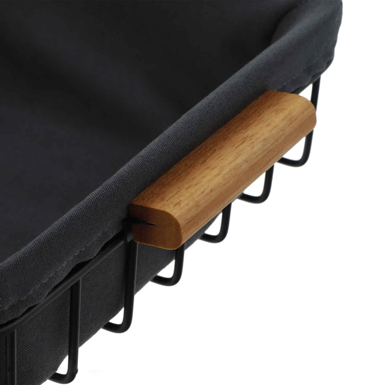 Zwarte Metalen Mand met Houten Handvatten