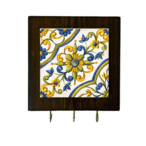 Keramische Muur Sleutelhouder – met Houten Lijst & Intricate Bloemenontwerp in Geel