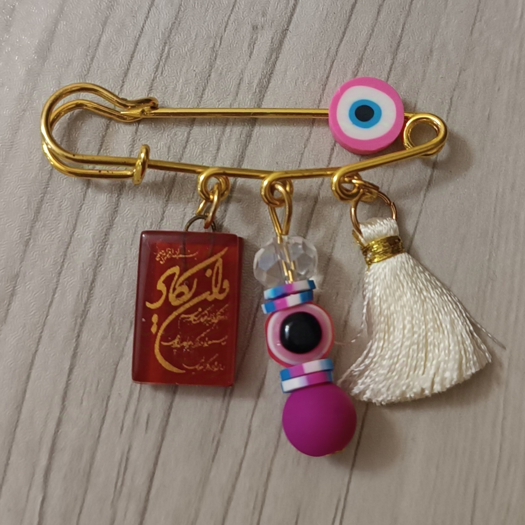 Islamitische Babyspeld Broche – Van Yakad Roze
