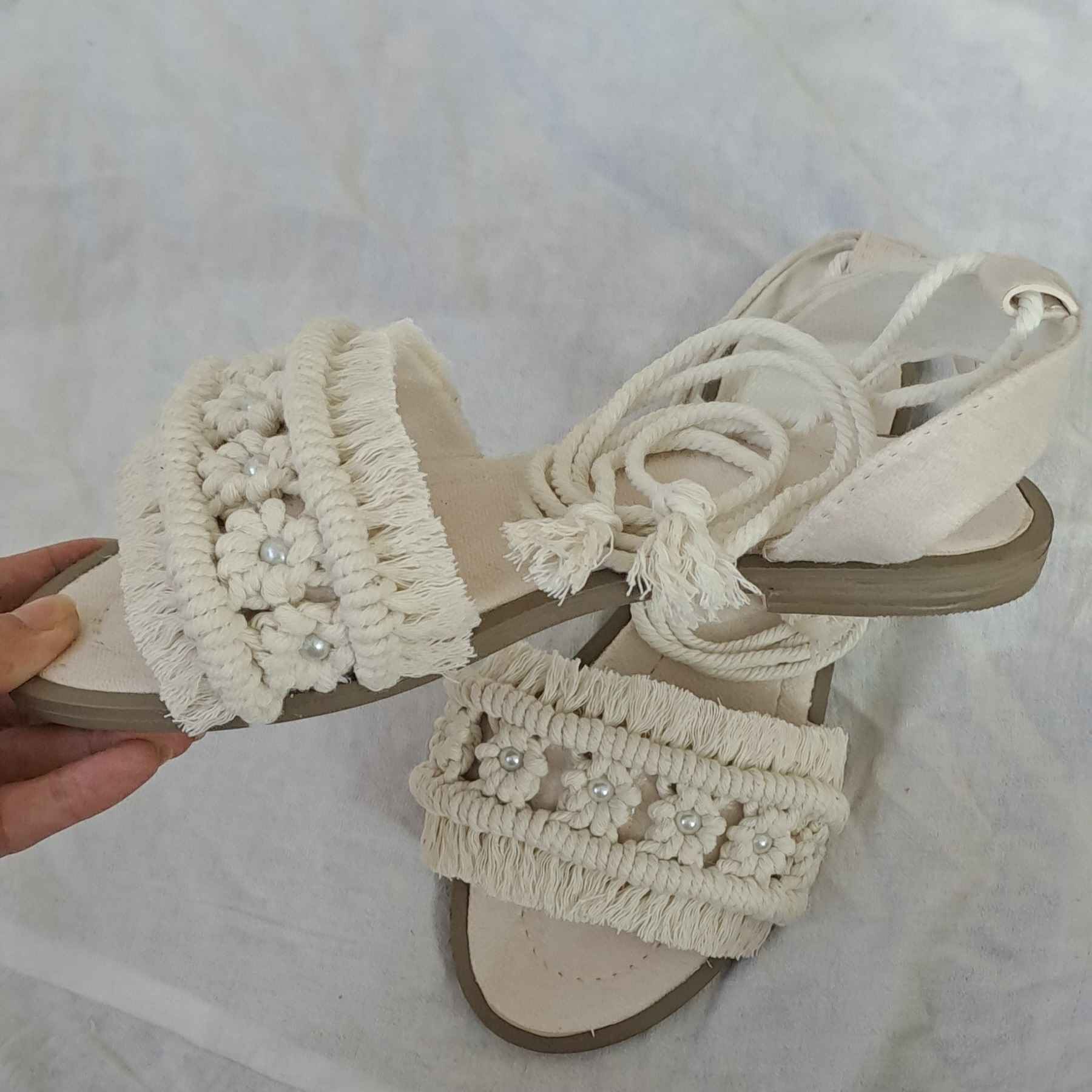 Macramé Sandalen met Bloesem Ontwerp – Handgemaakt Schoeisel voor de Zomer