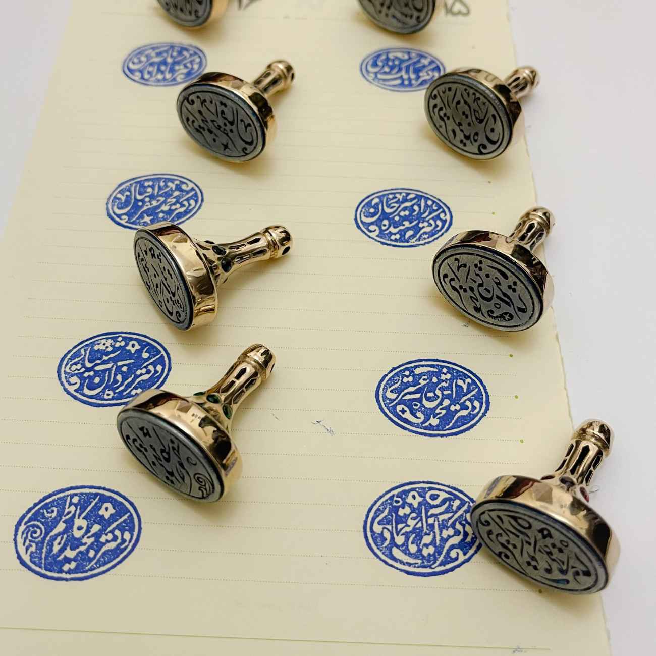 Perzische Stempel Safavi Model – Een Unieke Toevoeging aan Elke Antieke Collectie van Brons