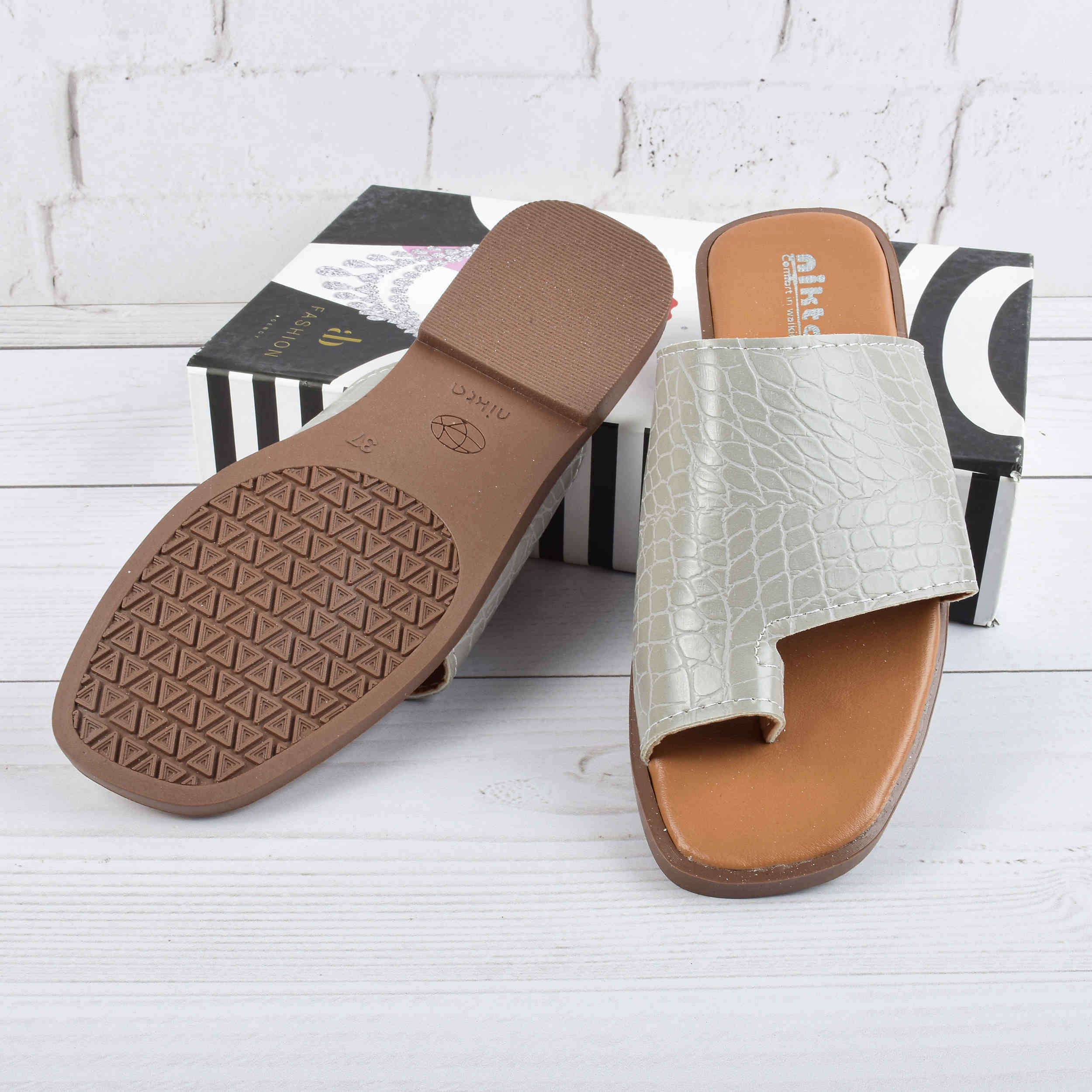 Teenslipper Dames – Grijs Slangenhuid Ontwerp