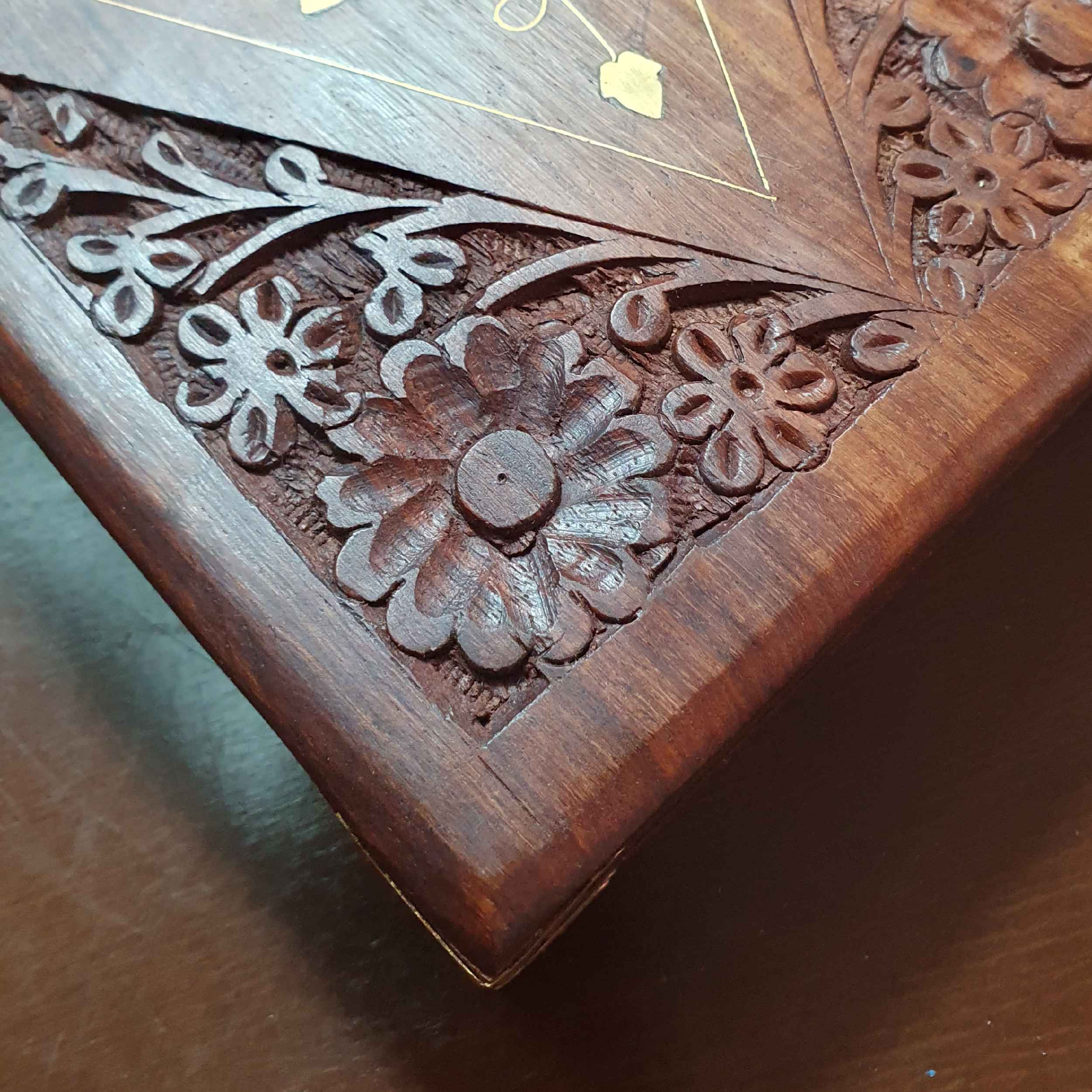 Vintage Geïnspireerde Handgemaakte Houten Sieradendoos met Bloemontwerp