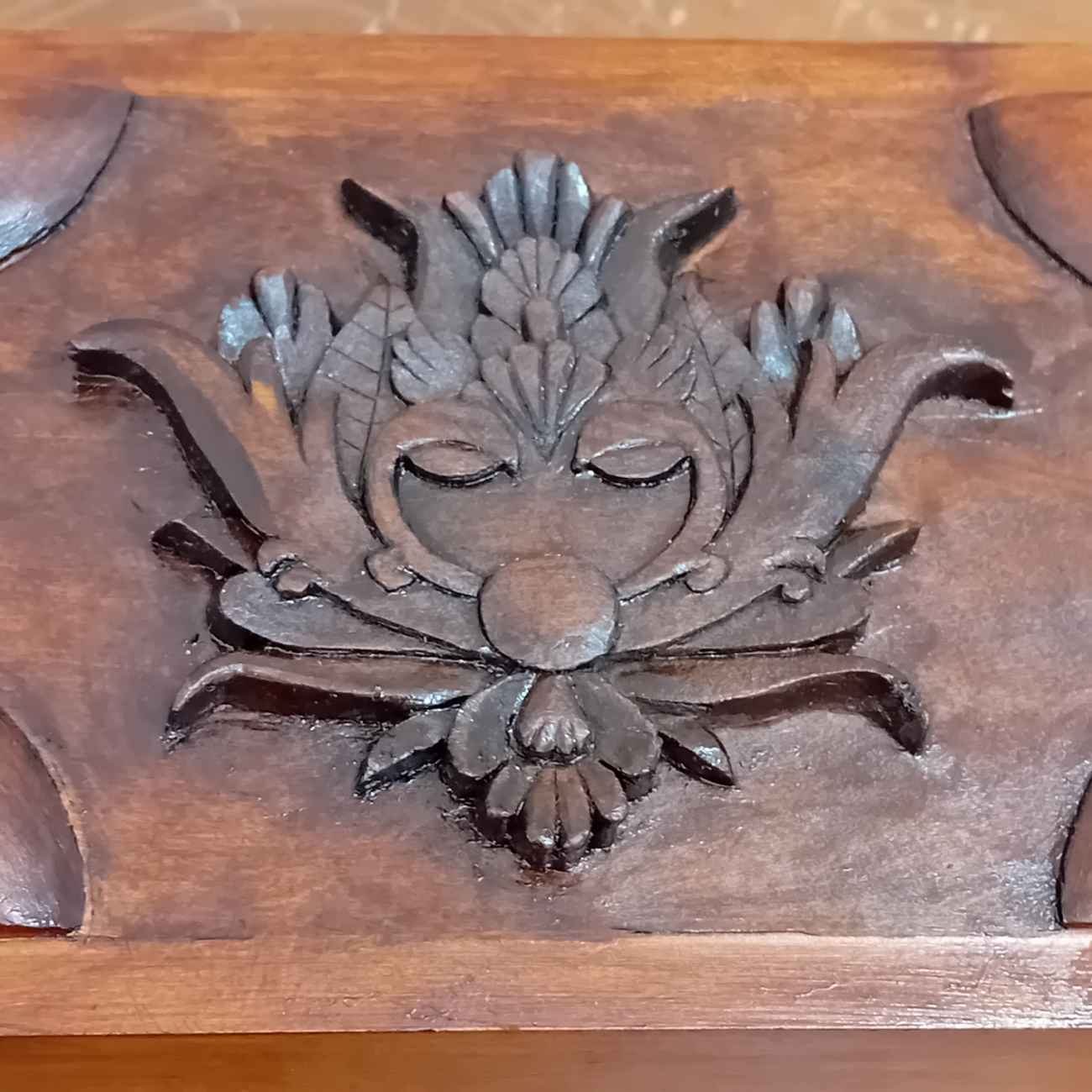Houten Sieradendoos met Lotus Houtsnijwerk
