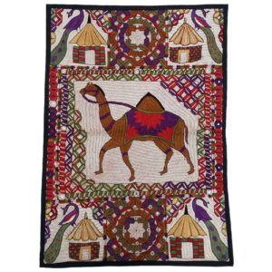 Rood Geborduurd Tafelkleed met Kameelmotief