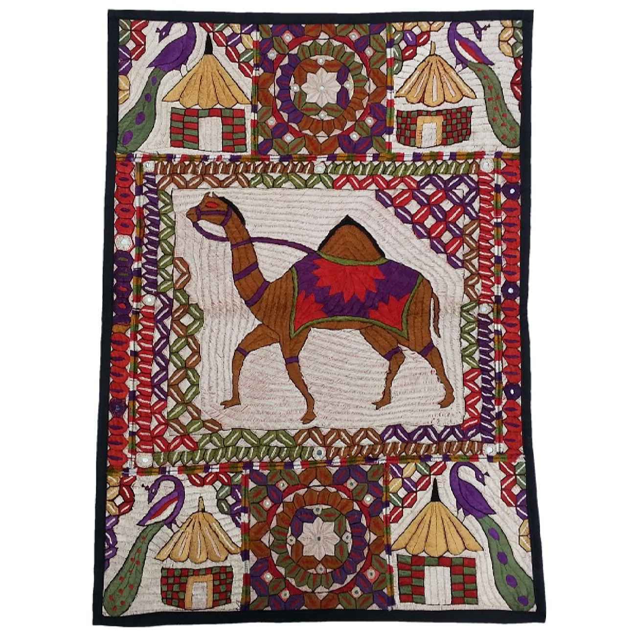 Rood Geborduurd Tafelkleed met Kameelmotief
