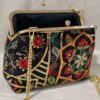 Geborduurde fluwelen clutch bloem & blad zwart