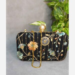 Geborduurde fluwelen clutch met rozenmotief – Linnen