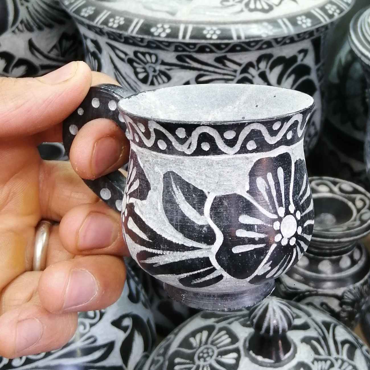 Handgemaakte Stenen Koffiekop met Handvat & Bloemontwerp (2-delig)