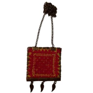 Handgemaakte geborduurde ketting – Antiek Rood