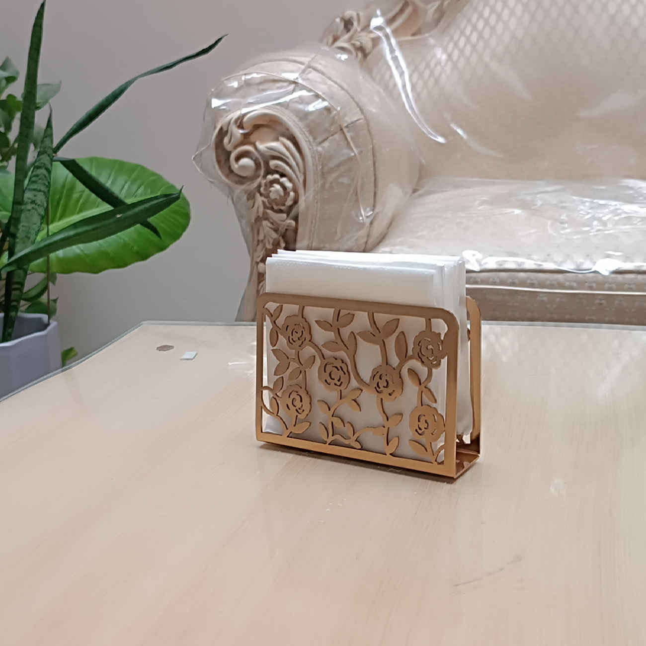Metalen tissuehouder – Gouden Bloemontwerp