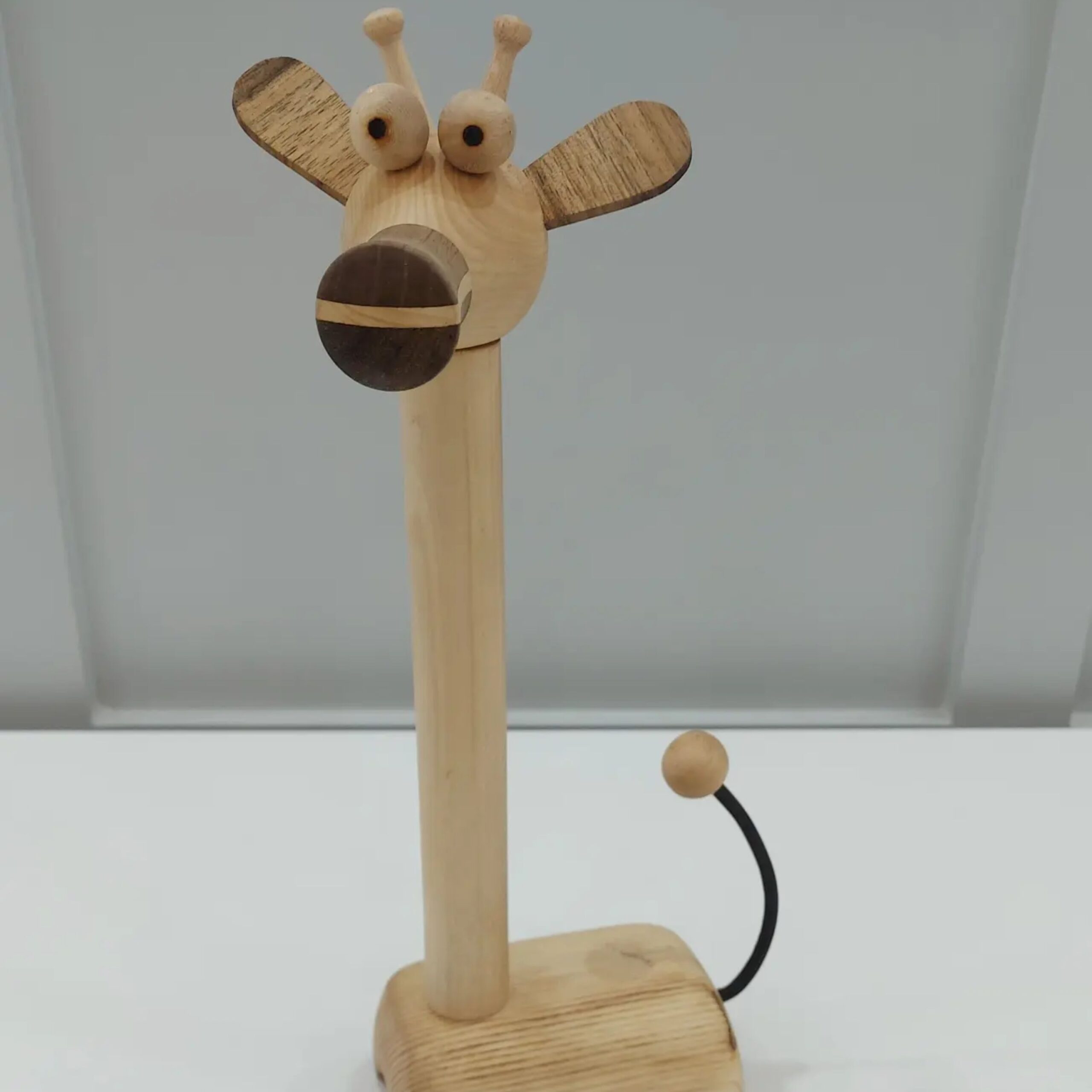 Decoratieve houten keukenrolhouder – Giraffe ontwerp, geschikt voor aanrecht
