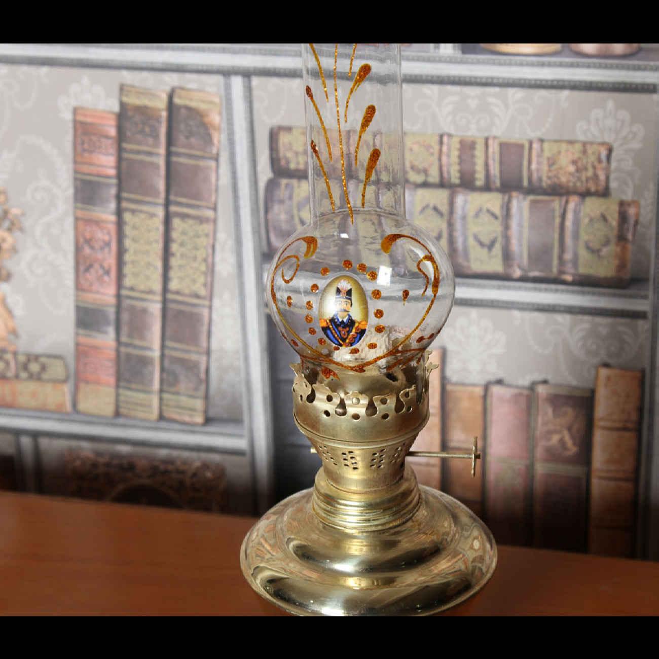 Perzische messing petroleumlamp met Shah Abbasi ontwerp