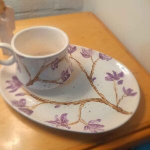Perzisch Aardewerk Theekop en Schotel met Lavendel Ontwerp