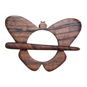 Houten Haarstok met Vlinder – Rustiek & Boho Design