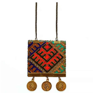 Traditionele Perzische geborduurde ketting met ketting en muntontwerp