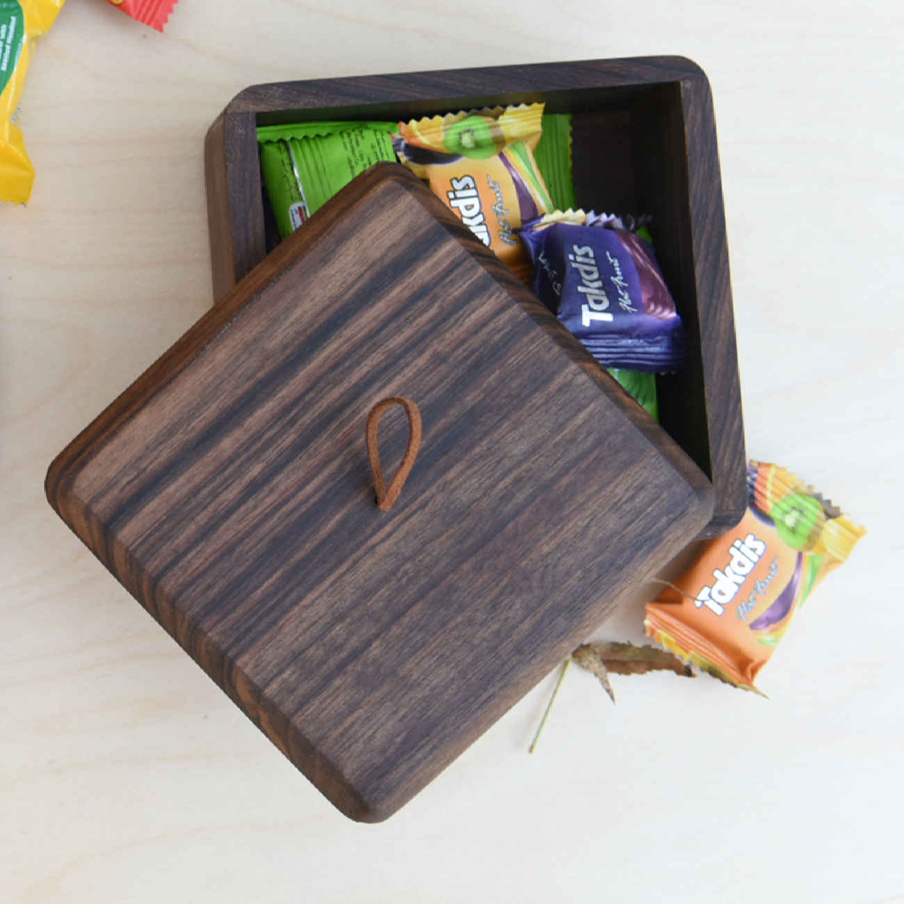 Houten Snoepschaal – De Perfecte Mix van Stijl en Natuur